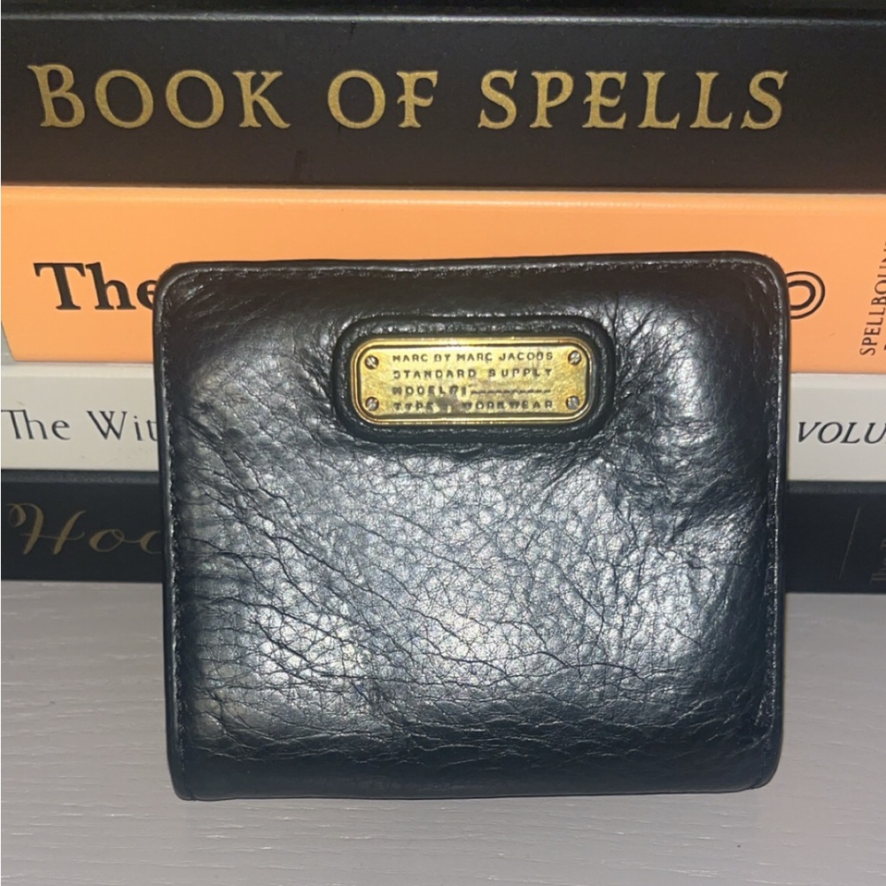 Marc by Marc Jacobs Black Leather Compact Wallet - Picture 2 of 7